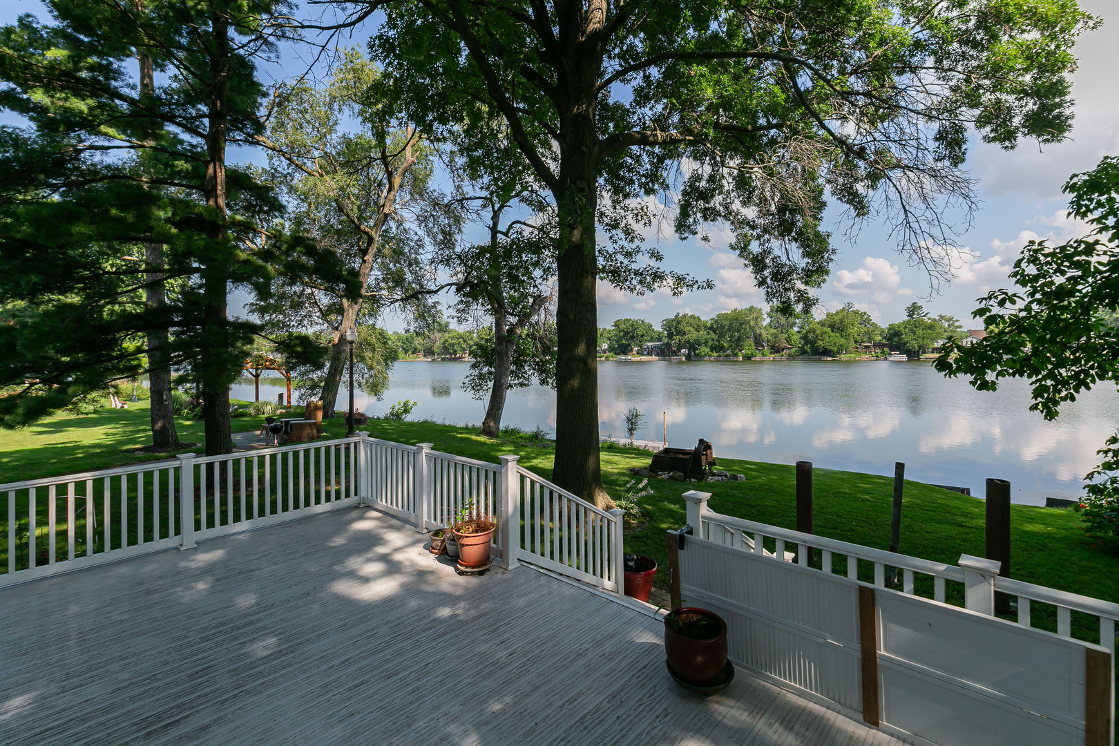 1703 S Shore Drive Property Photo 2
