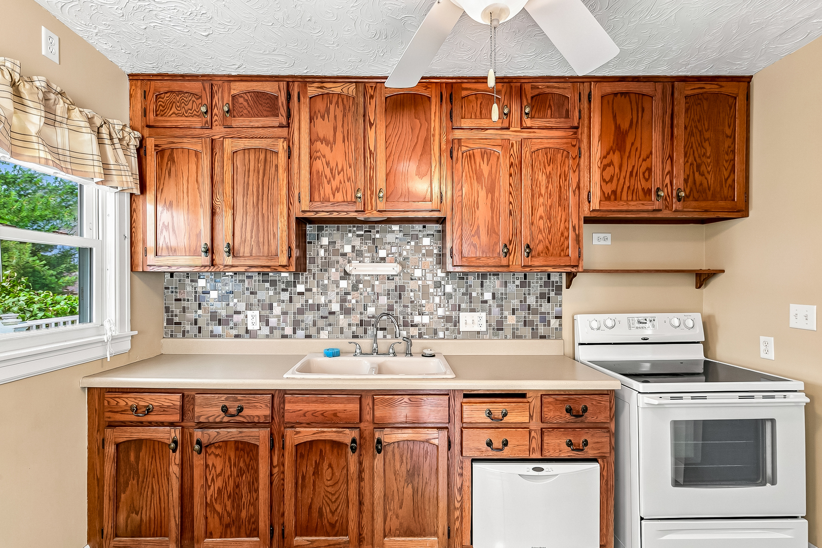 1703 S Shore Drive Property Photo 9