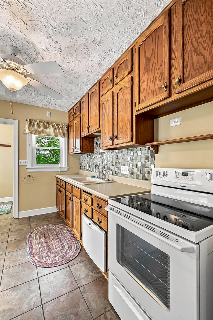 1703 S Shore Drive Property Photo 10