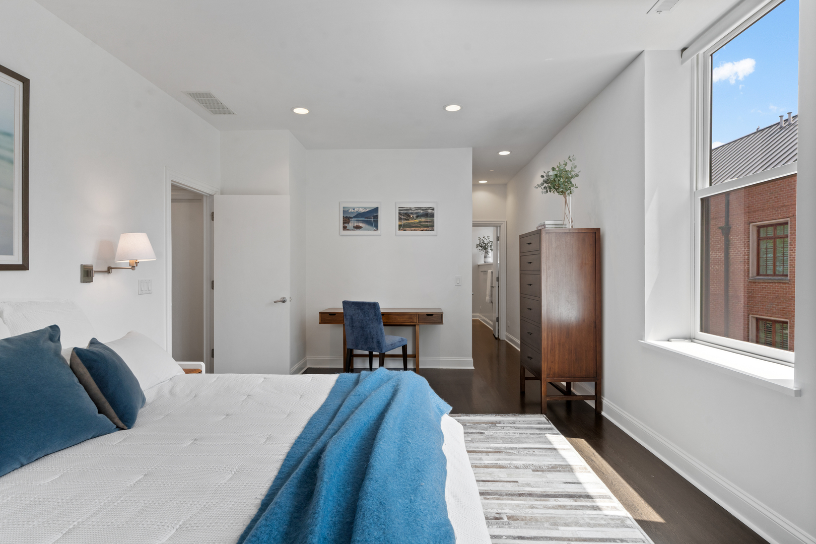 3030 N Lake Shore Drive 202 Property Photo 21