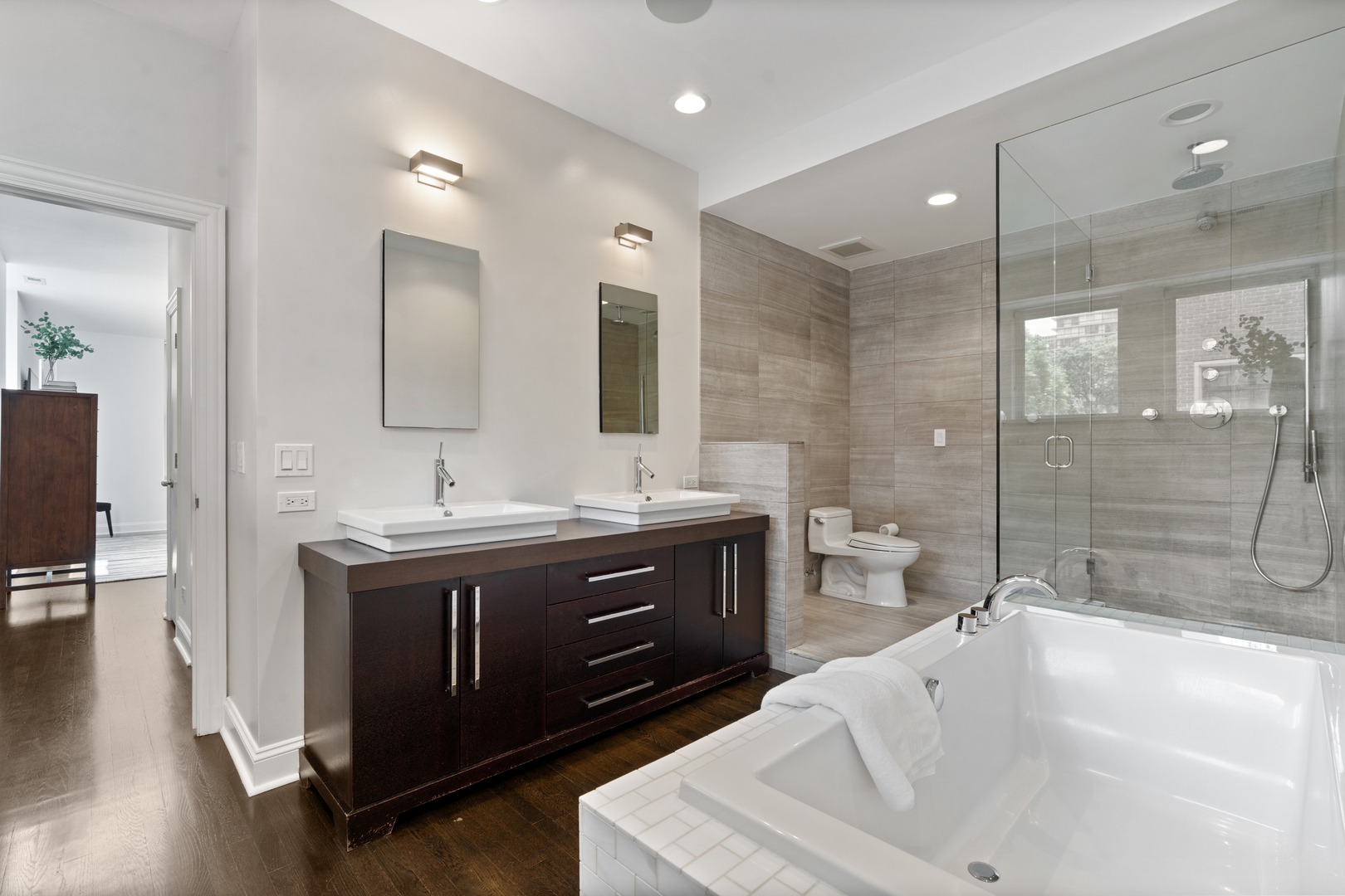 3030 N Lake Shore Drive 202 Property Photo 22