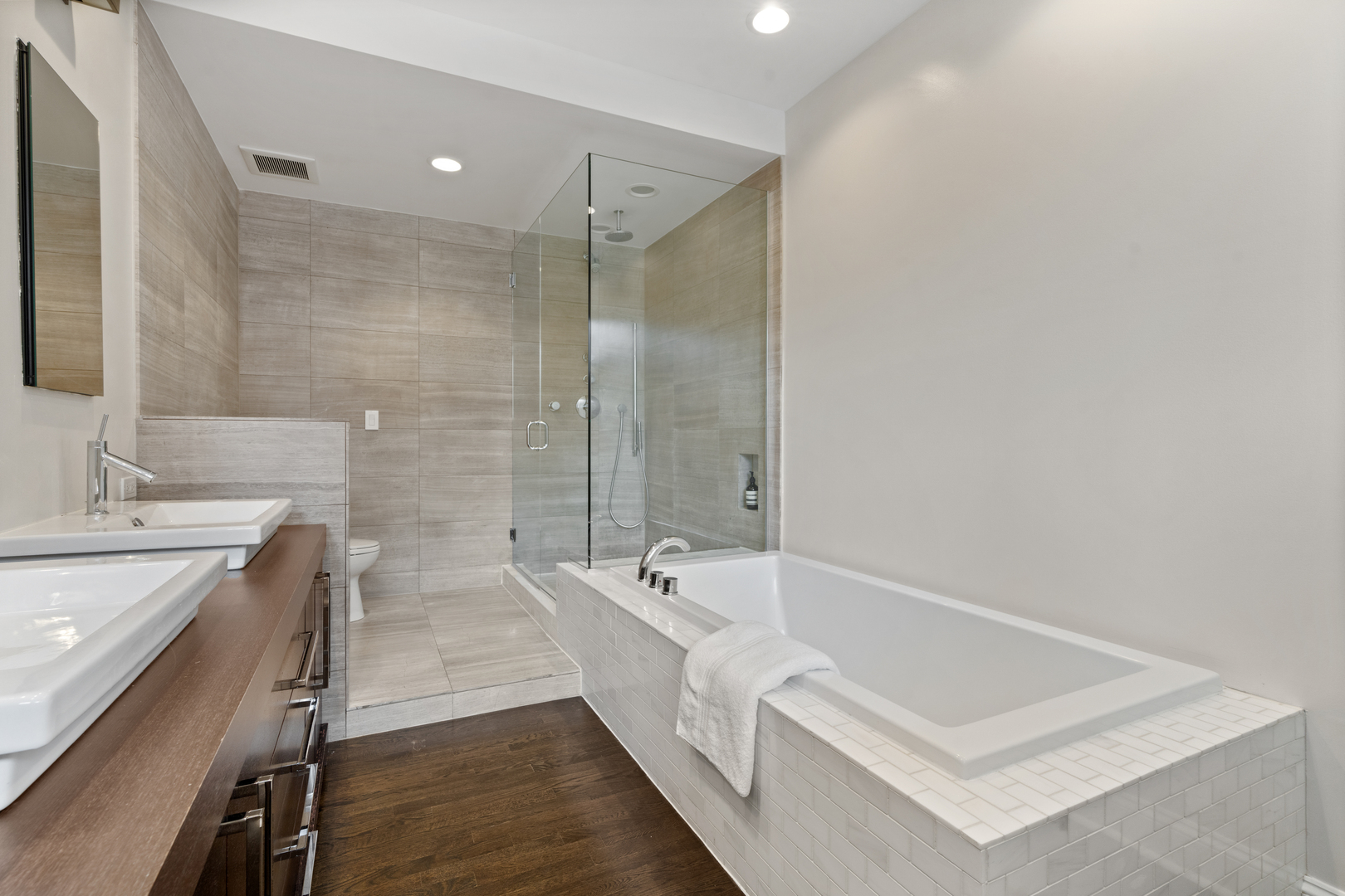 3030 N Lake Shore Drive 202 Property Photo 23