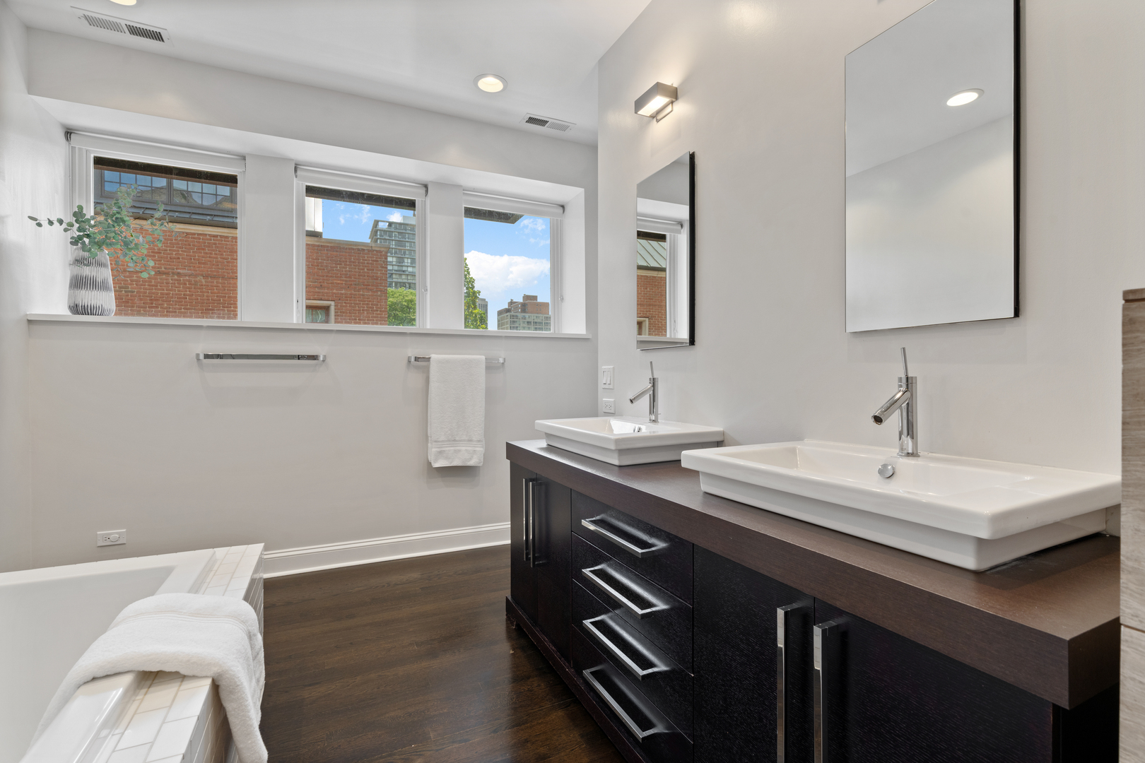 3030 N Lake Shore Drive 202 Property Photo 24