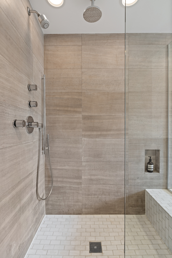 3030 N Lake Shore Drive 202 Property Photo 25