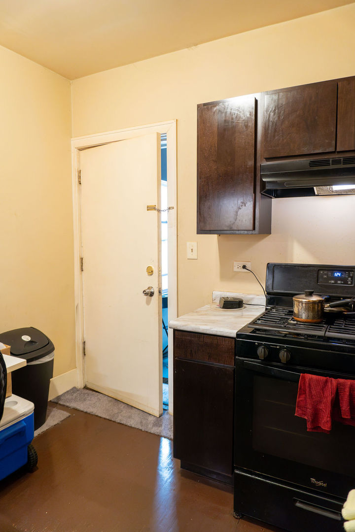 7348 S Vernon Avenue Property Photo 14