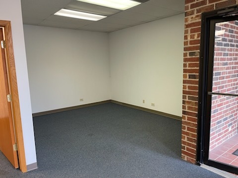 24 S Des Plaines River Road 400 Property Photo 4