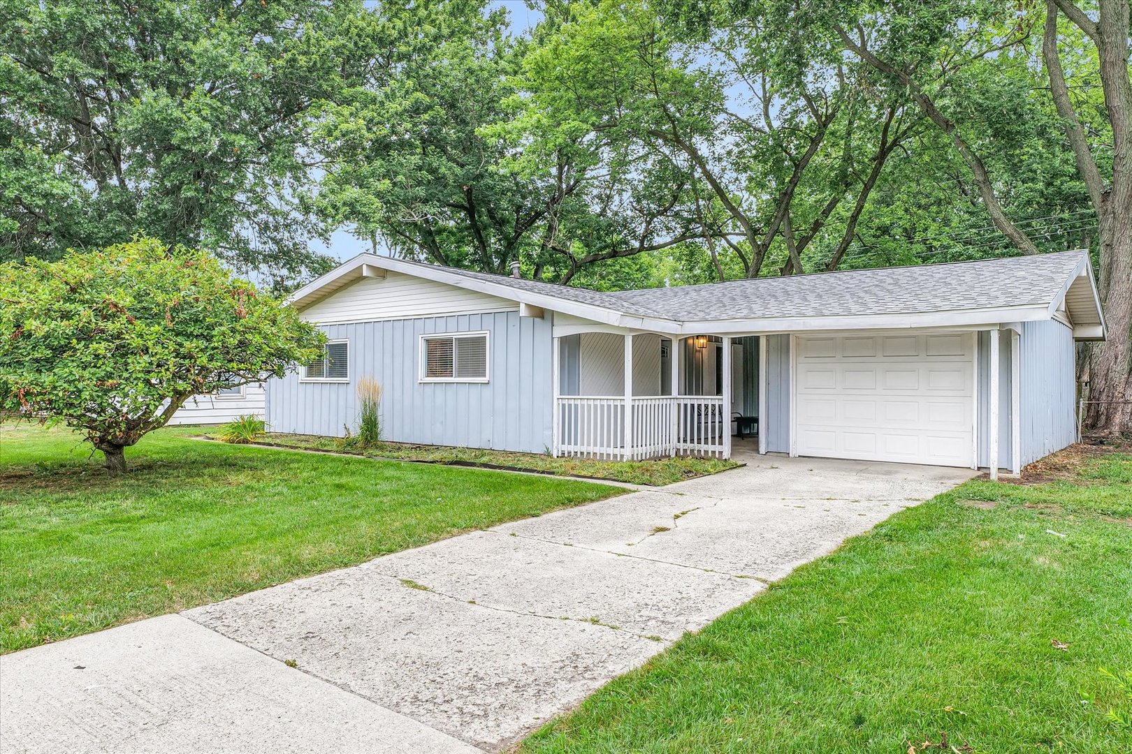 2402 W Kirby Avenue Property Photo 1