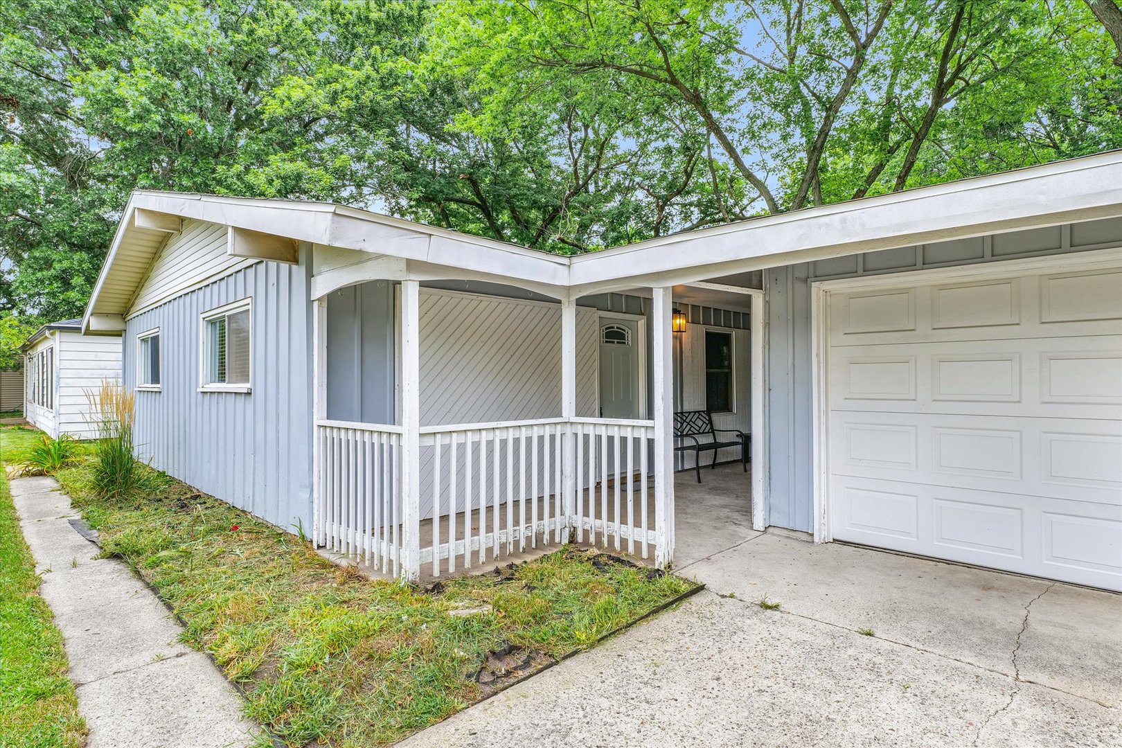 2402 W Kirby Avenue Property Photo 2