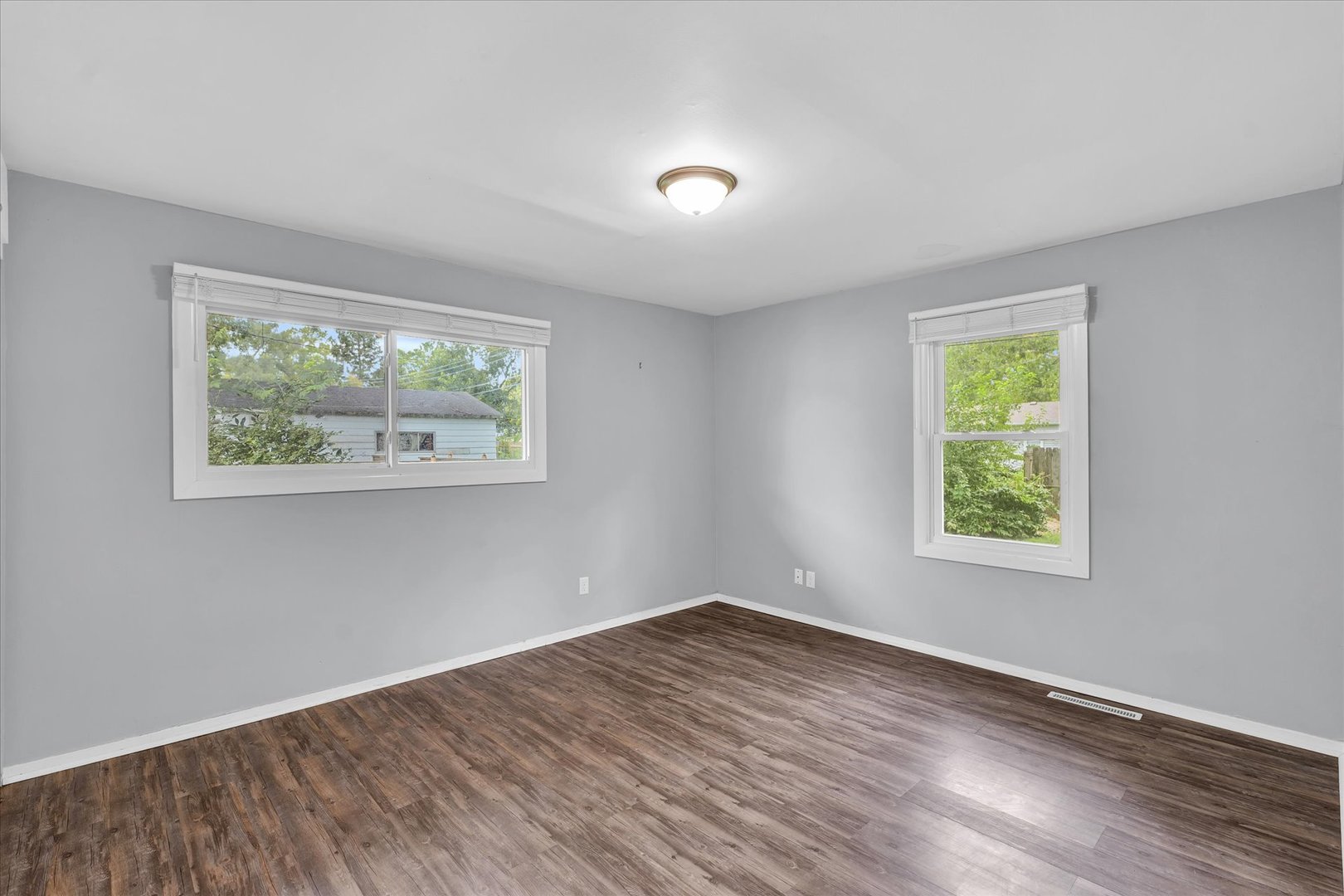 2402 W Kirby Avenue Property Photo 13