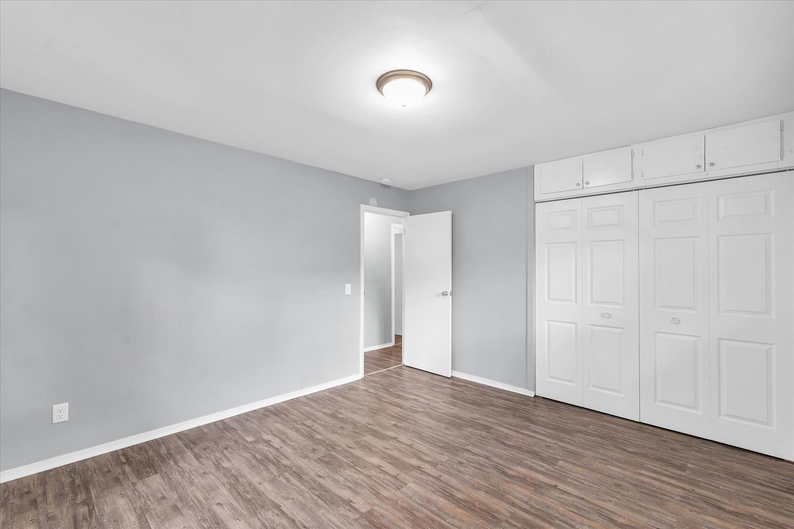 2402 W Kirby Avenue Property Photo 14