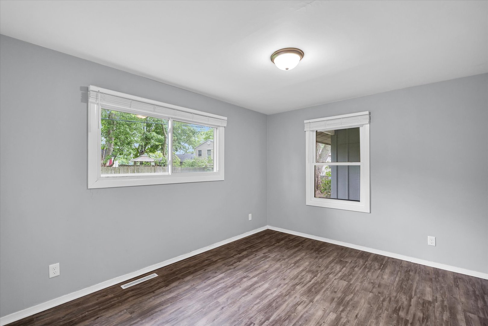 2402 W Kirby Avenue Property Photo 15