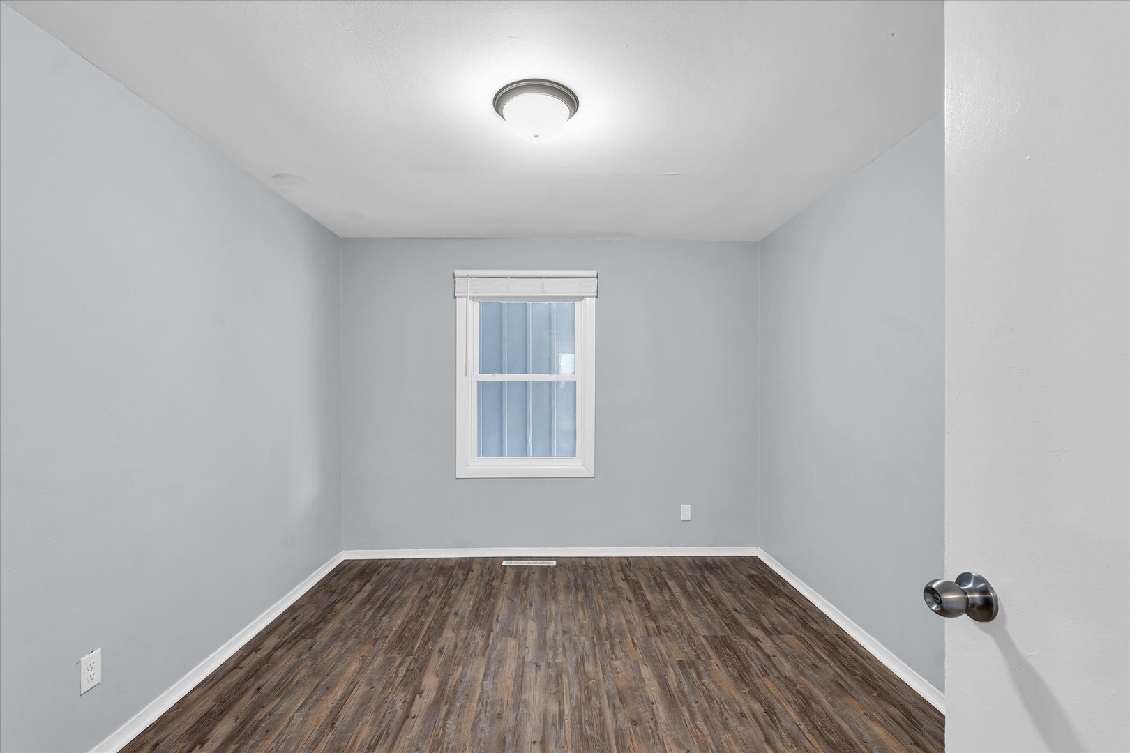 2402 W Kirby Avenue Property Photo 17
