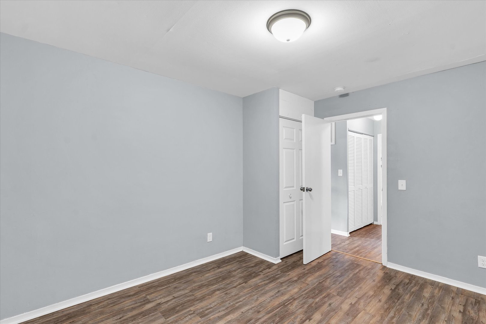 2402 W Kirby Avenue Property Photo 18