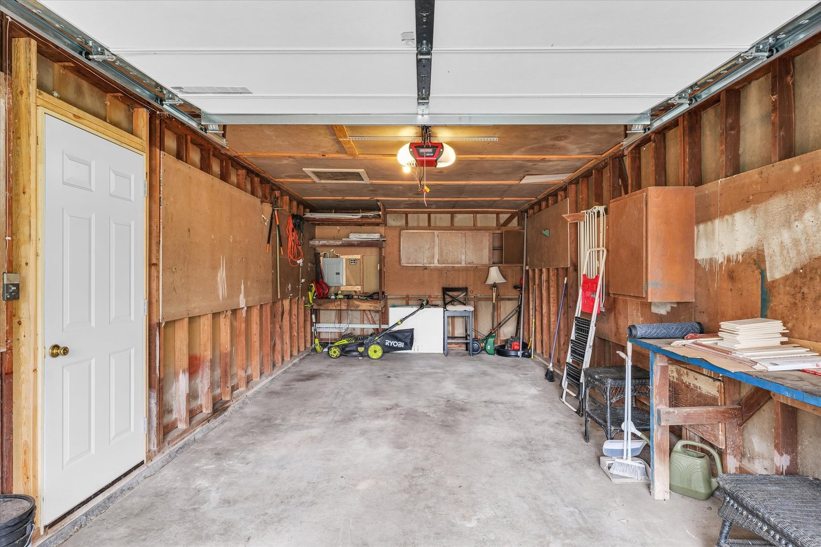 2402 W Kirby Avenue Property Photo 25