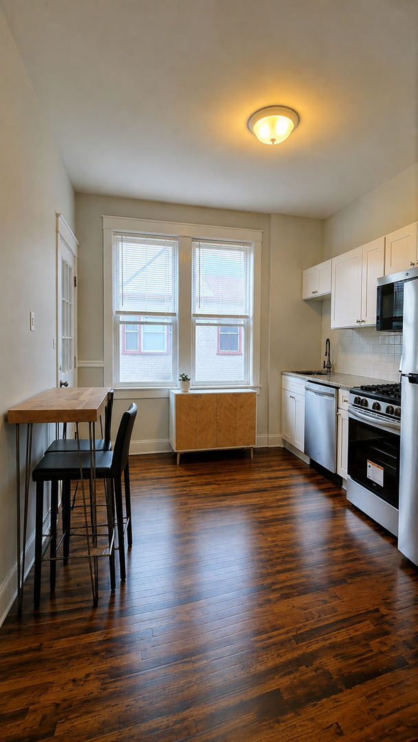 901 N Leavitt Street 3 Property Photo 3