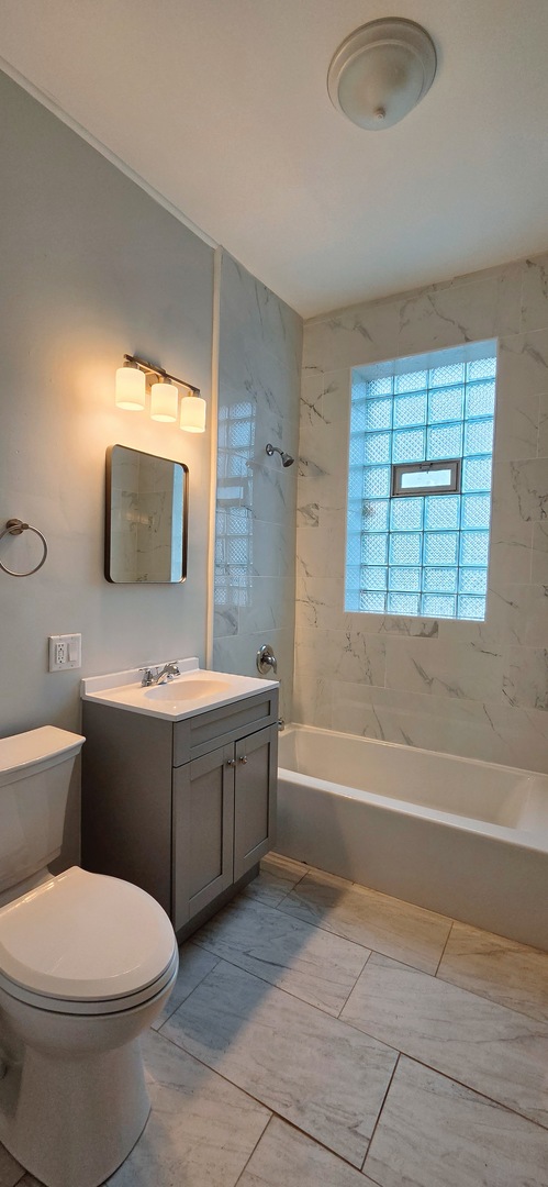 901 N Leavitt Street 3 Property Photo 20