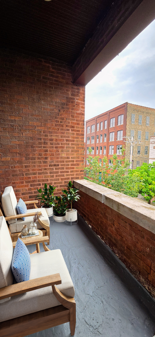 901 N Leavitt Street 3 Property Photo 21