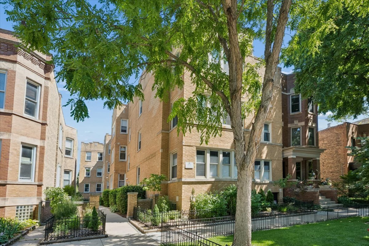 1930 W Addison Street 1s Property Photo 1