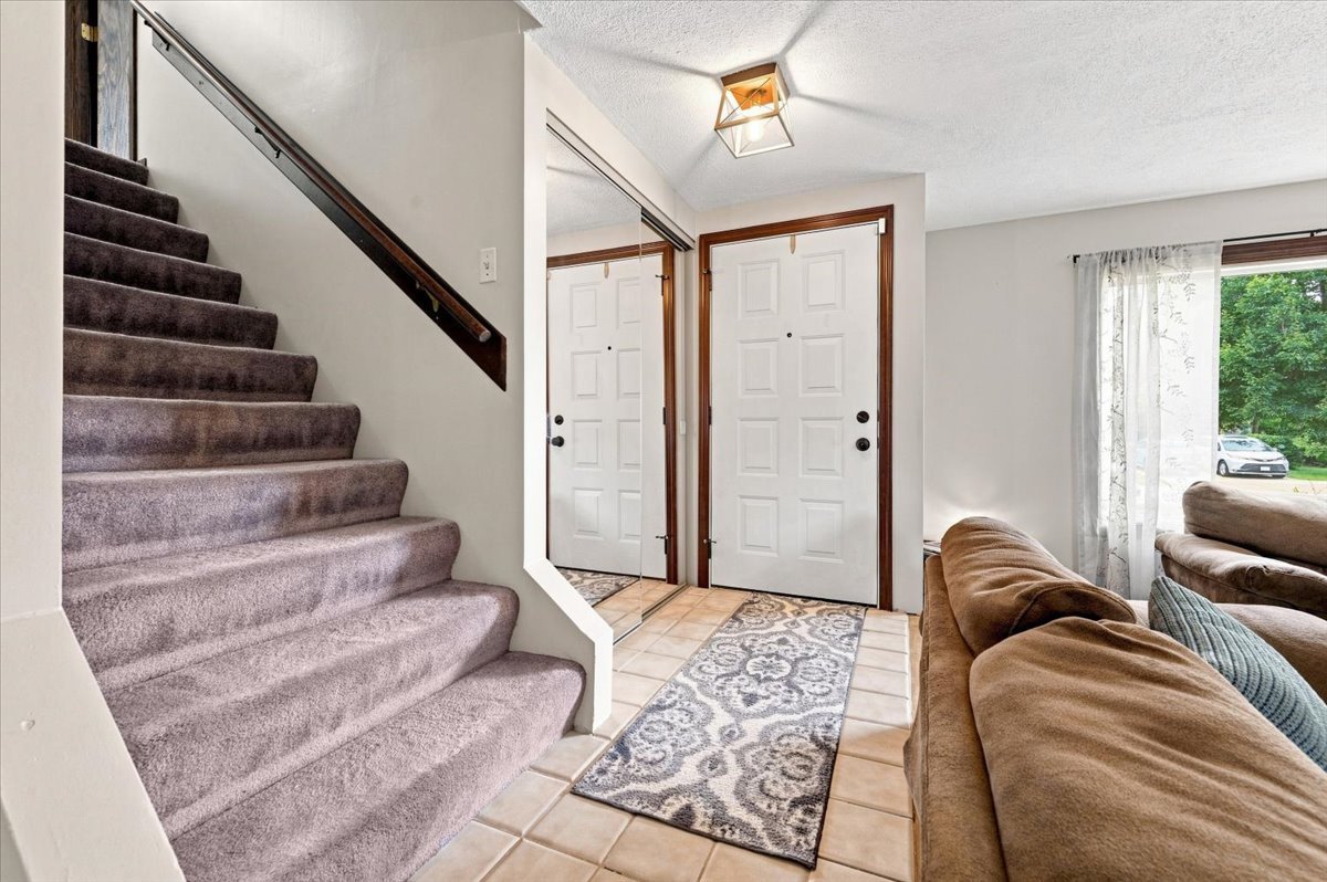 6780 Redwing Drive Property Photo 3