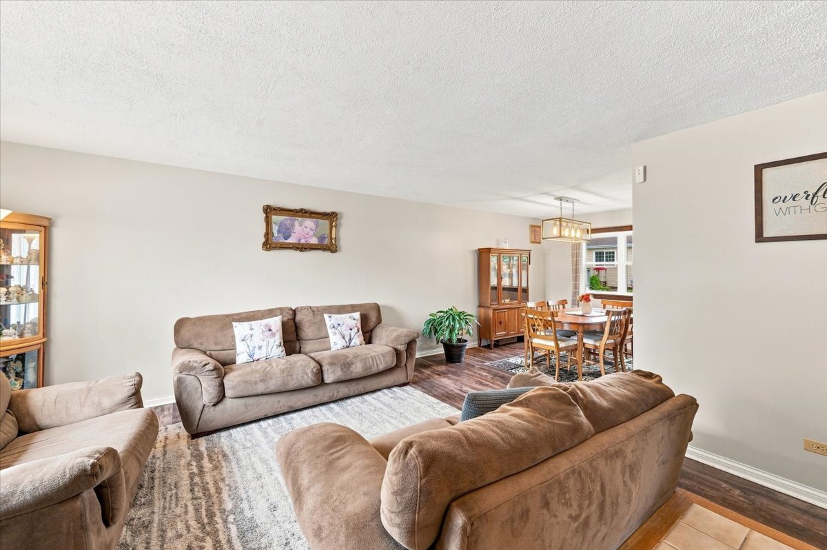 6780 Redwing Drive Property Photo 4