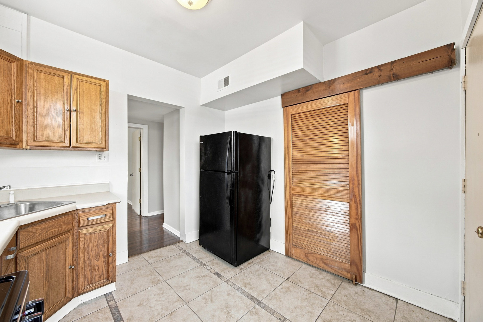 7443-7445 S Paxton Avenue 2 Property Photo 6