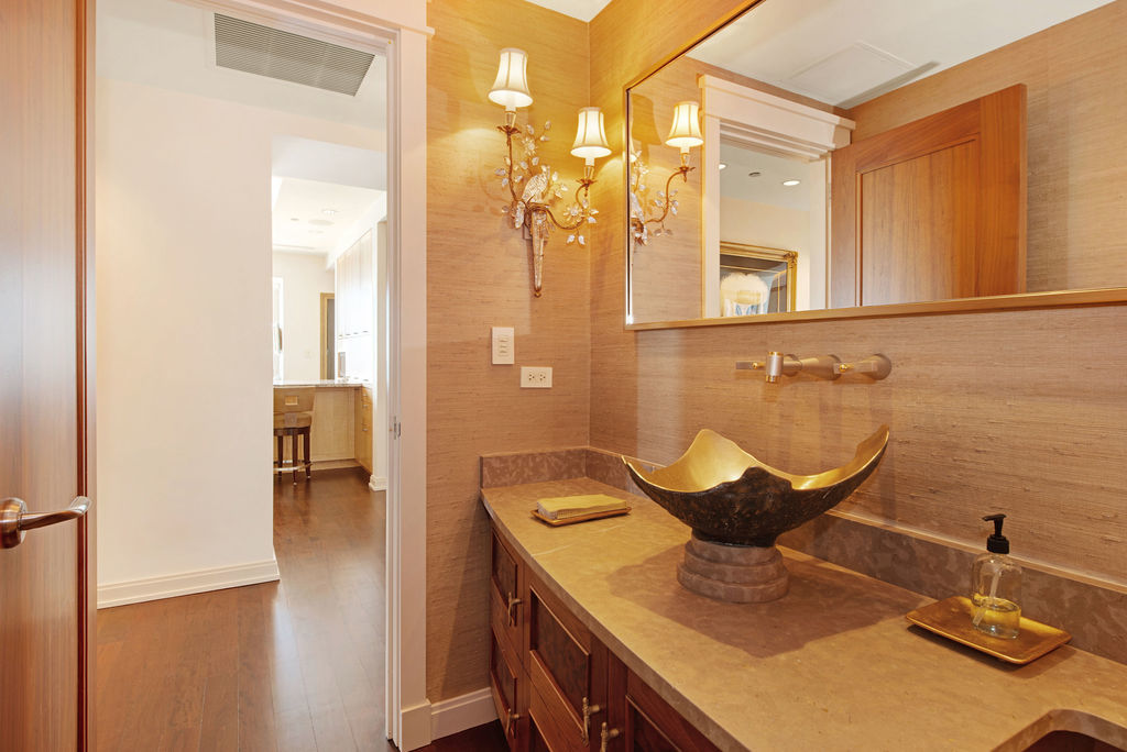 800 N Michigan Avenue 4201 Property Photo 15