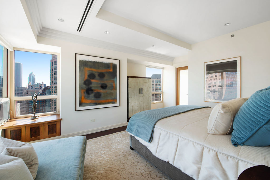 800 N Michigan Avenue 4201 Property Photo 17