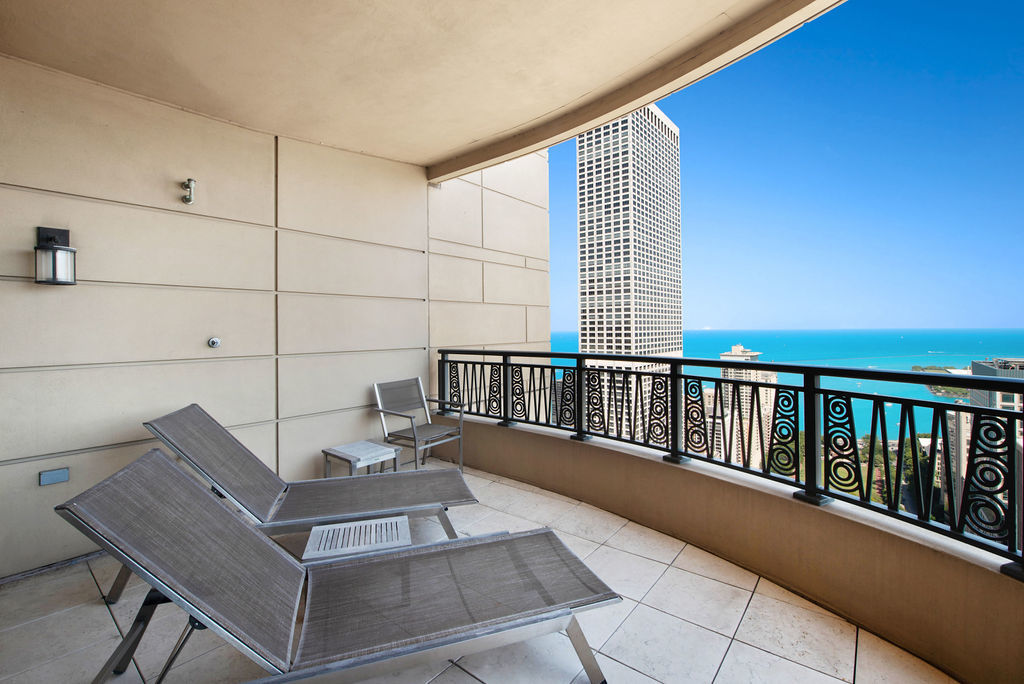 800 N Michigan Avenue 4201 Property Photo 19