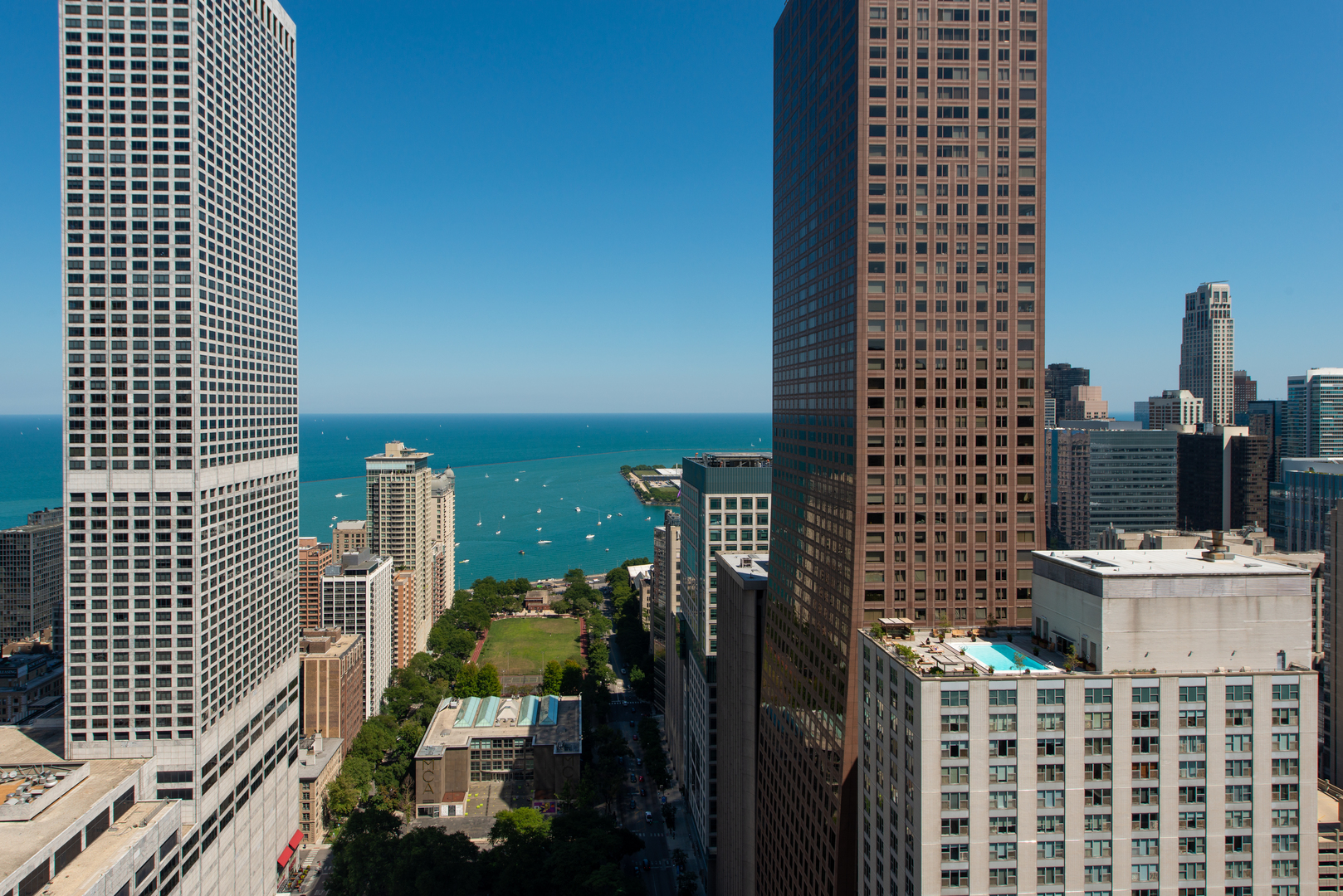 800 N Michigan Avenue 4201 Property Photo 28