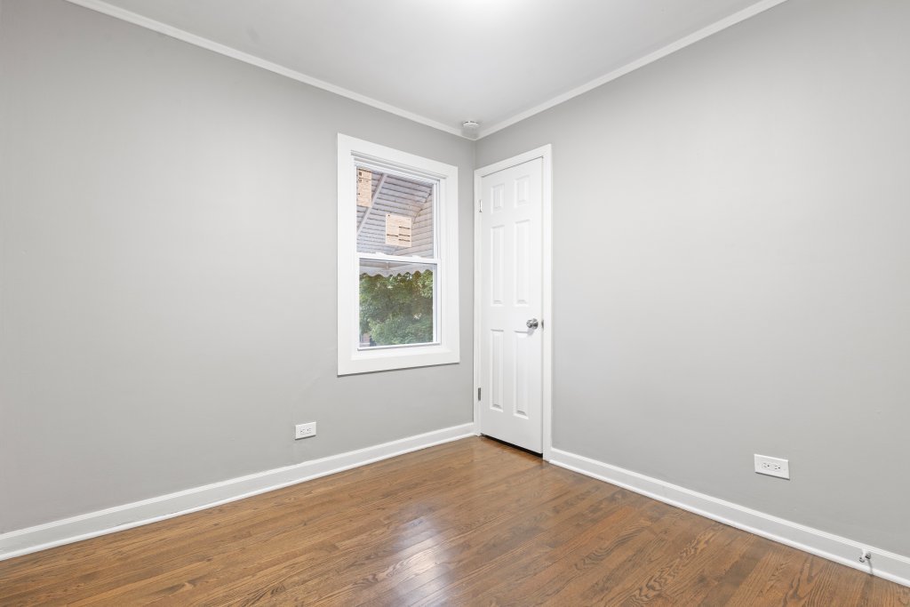 10231 S Rhodes Avenue Property Photo 14