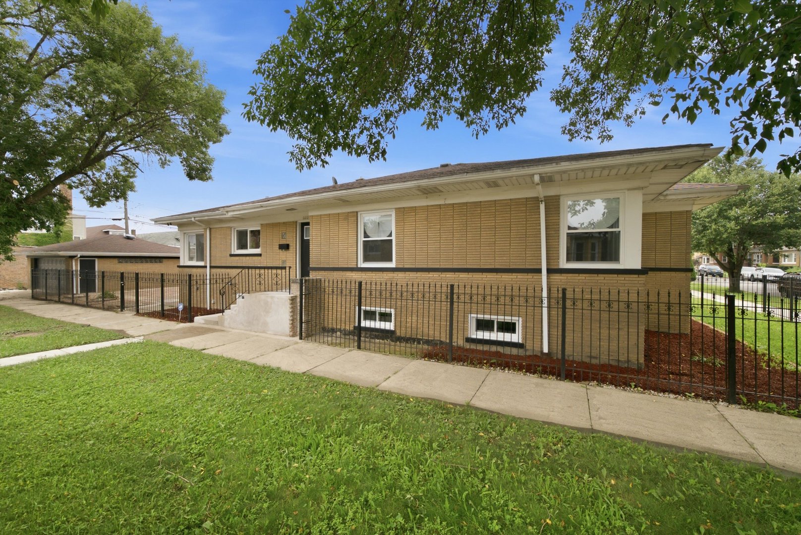 6601 S Francisco Avenue Property Photo 1