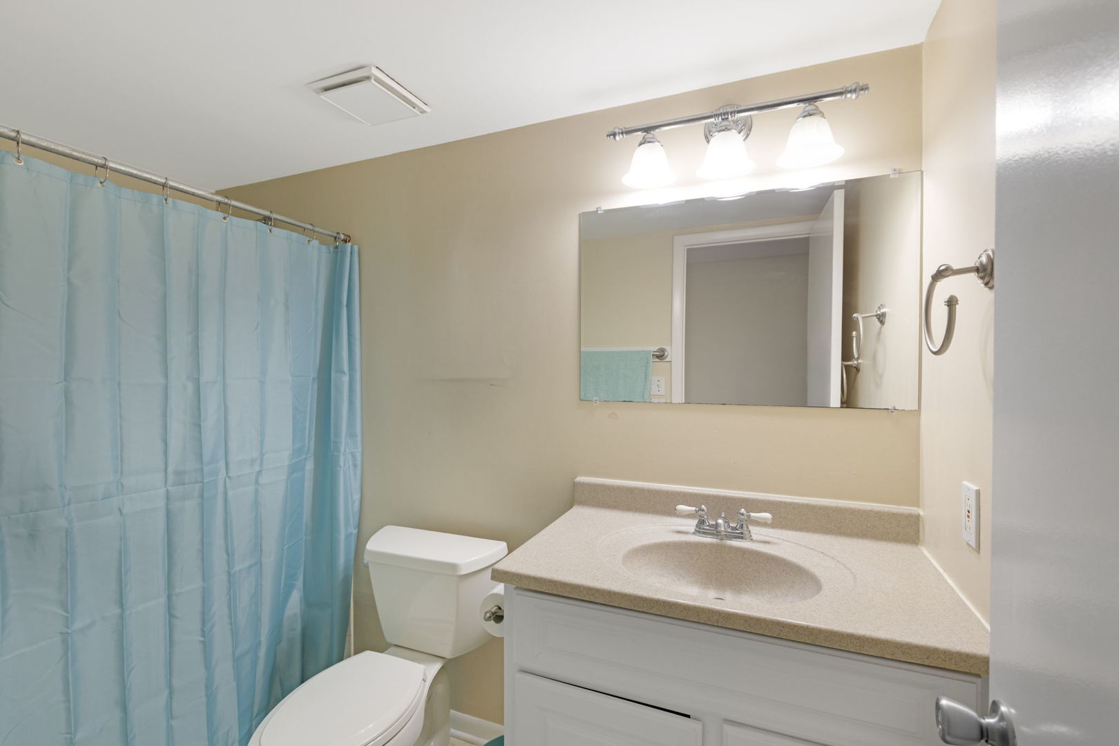 508 Waters Edge Drive D Property Photo 10