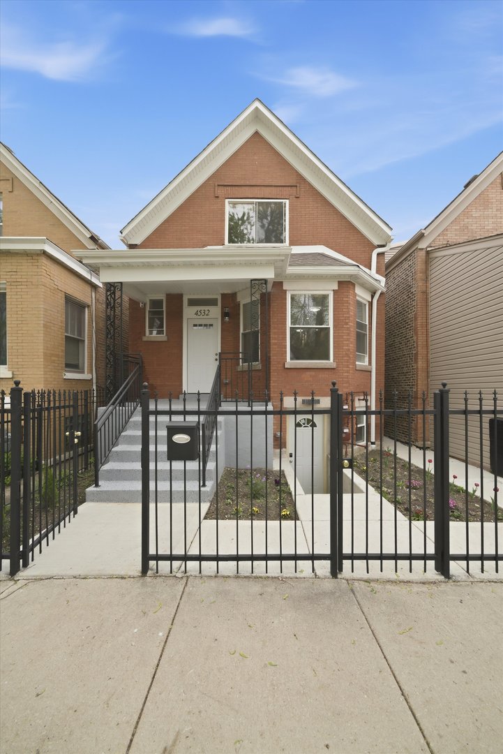 4532 W Maypole Avenue Property Photo 4