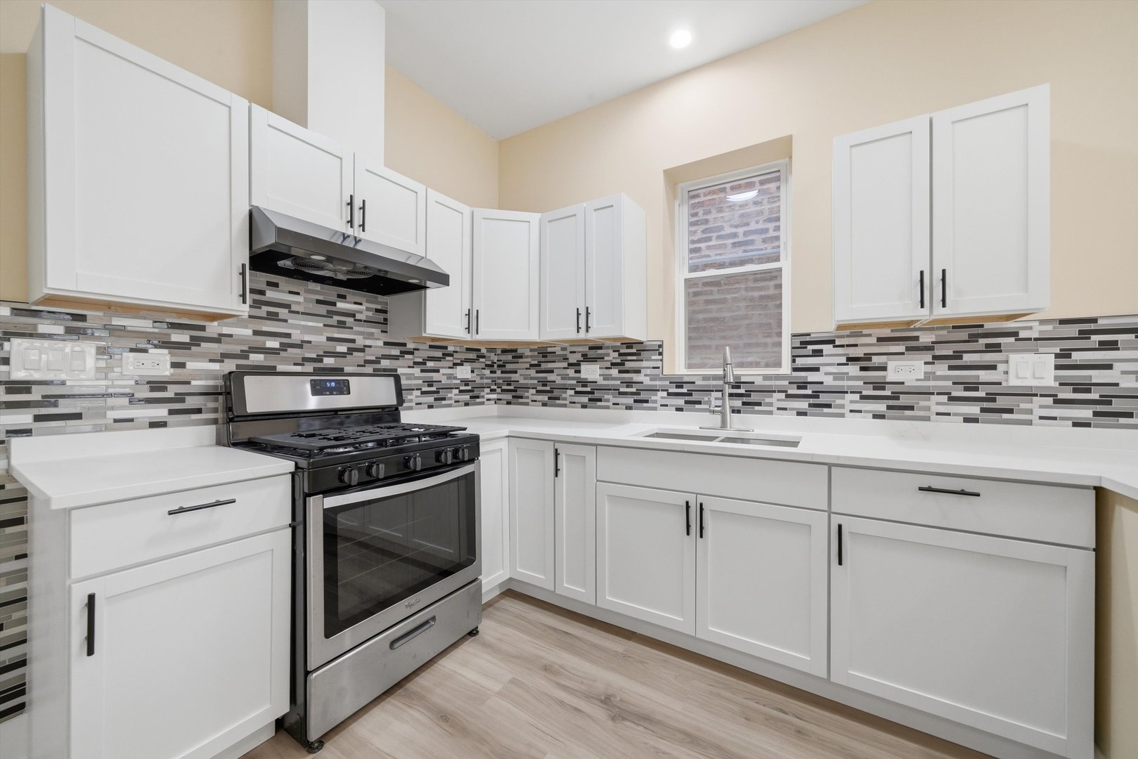 4532 W Maypole Avenue Property Photo 6