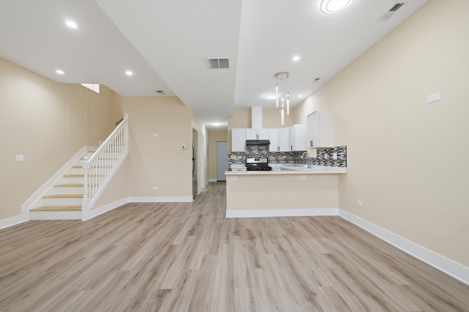 4532 W Maypole Avenue Property Photo 8