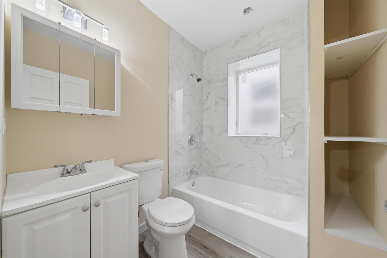 4532 W Maypole Avenue Property Photo 9