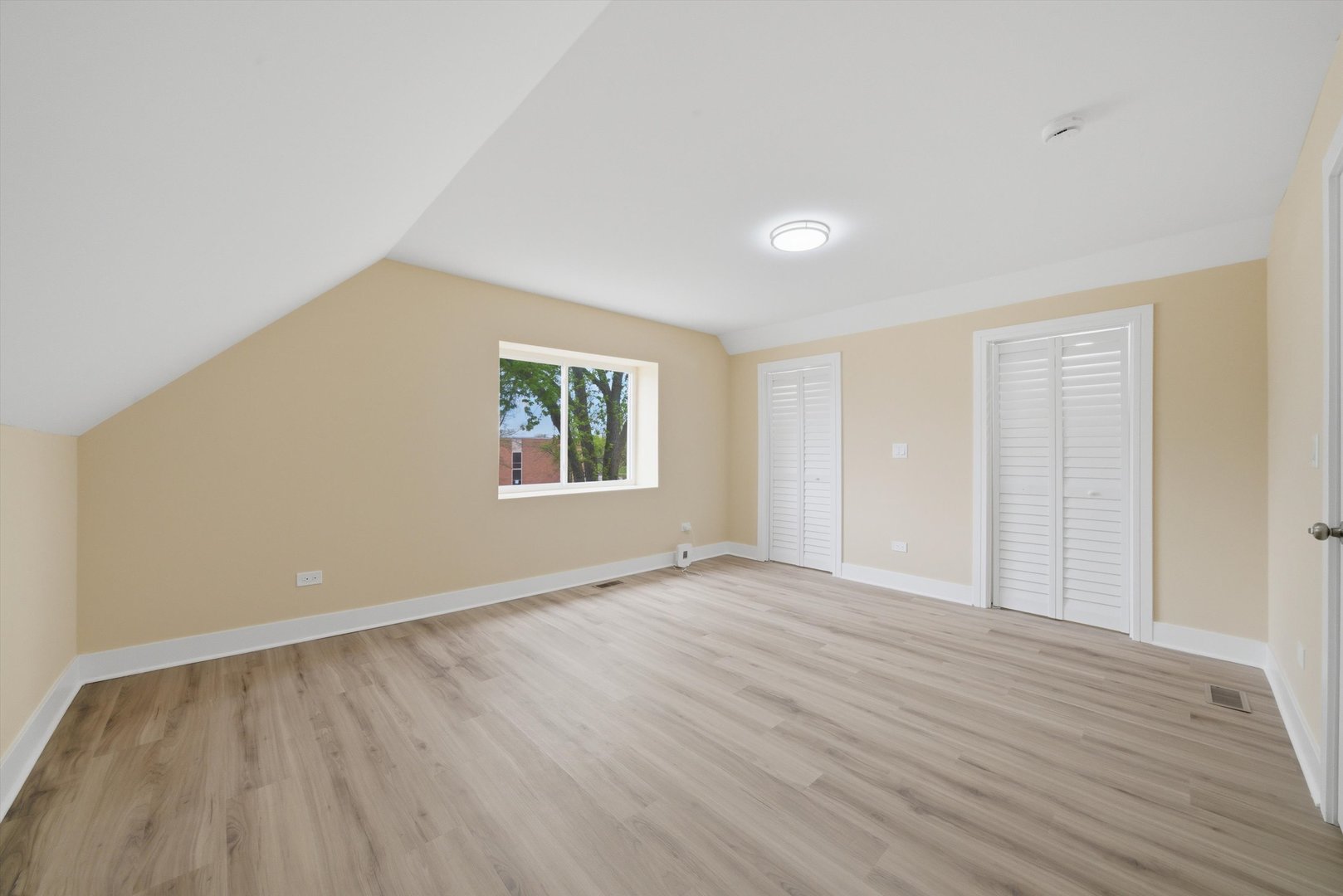 4532 W Maypole Avenue Property Photo 13