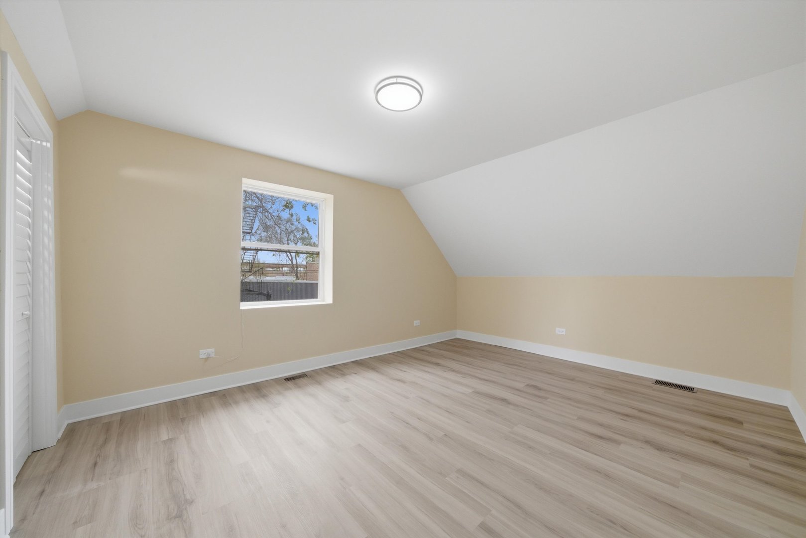 4532 W Maypole Avenue Property Photo 14