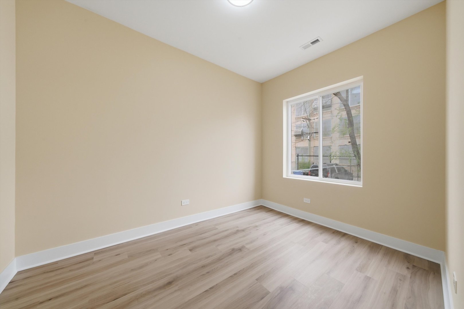 4532 W Maypole Avenue Property Photo 21