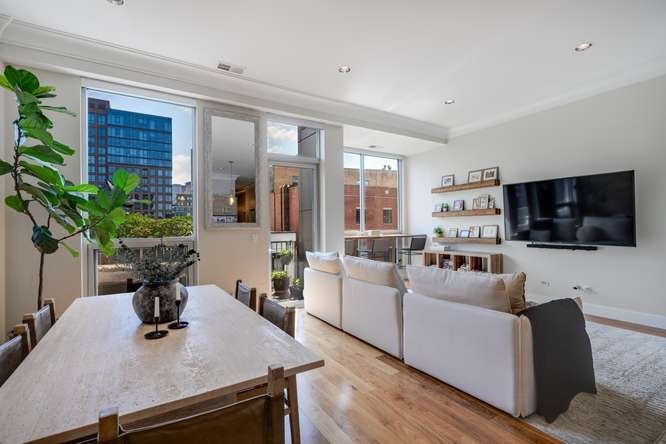 16 N Carpenter Street 4n Property Photo 4