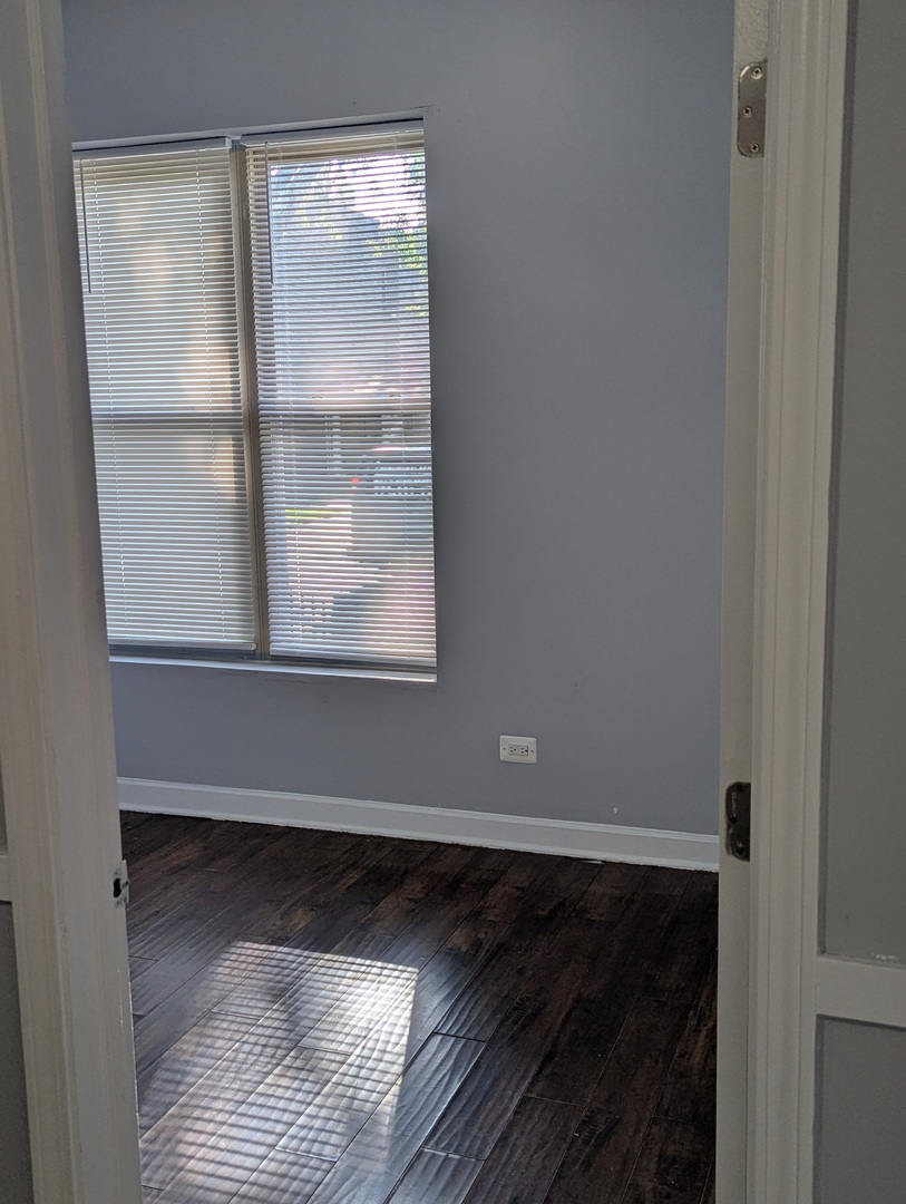 6401 S Saint Lawrence Avenue 6401-1 Property Photo 2