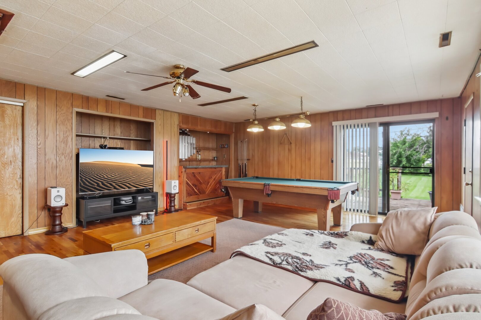 9226 Crescent Drive Property Photo 8