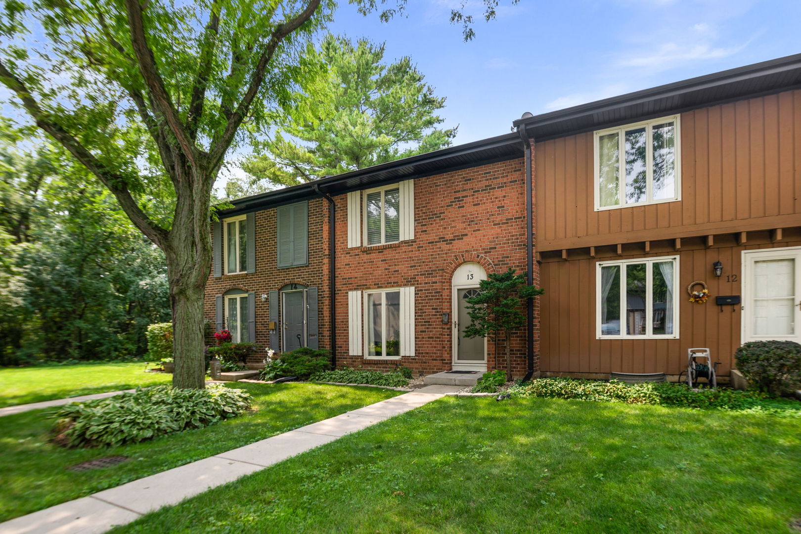 13 Dumbarton Oaks Place Property Photo 1