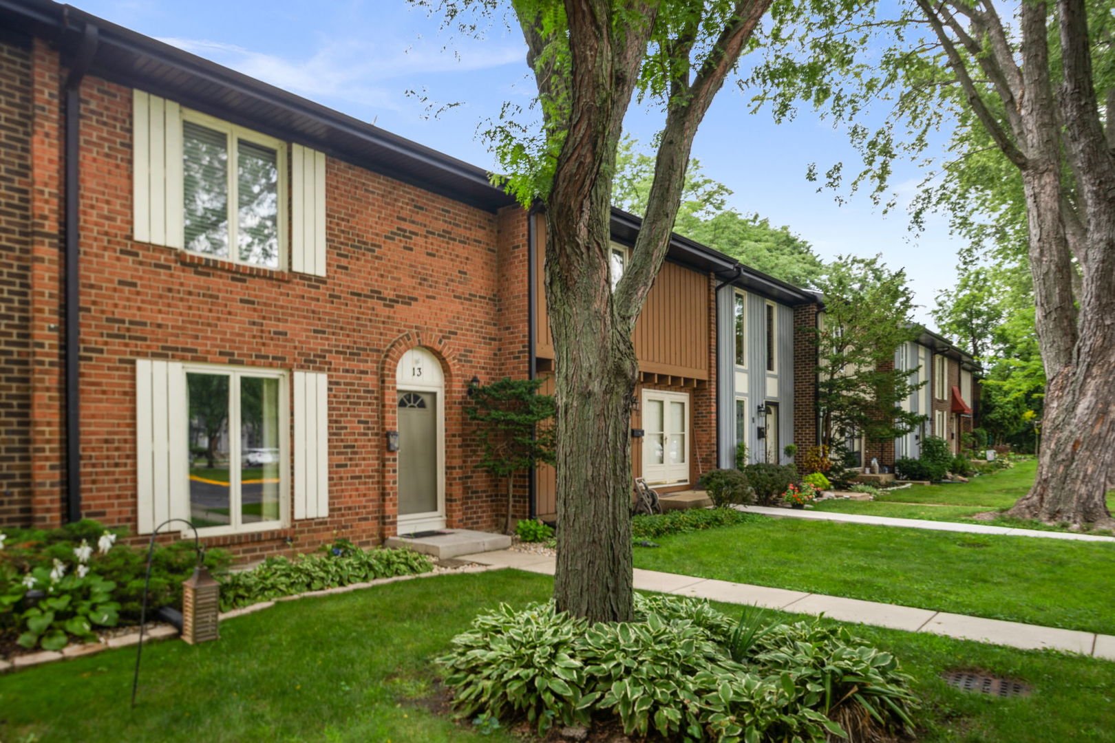 13 Dumbarton Oaks Place Property Photo 3