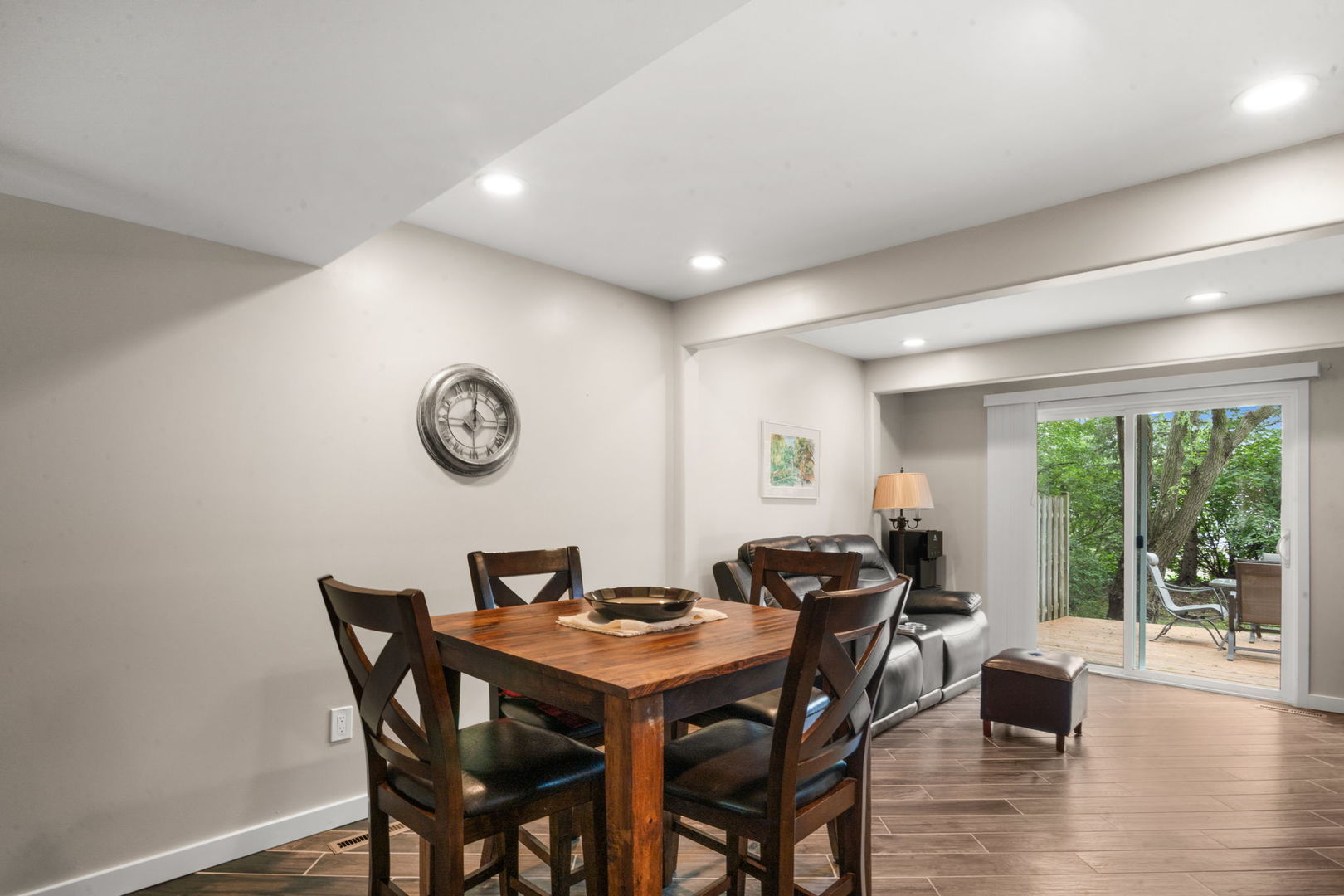 13 Dumbarton Oaks Place Property Photo 8