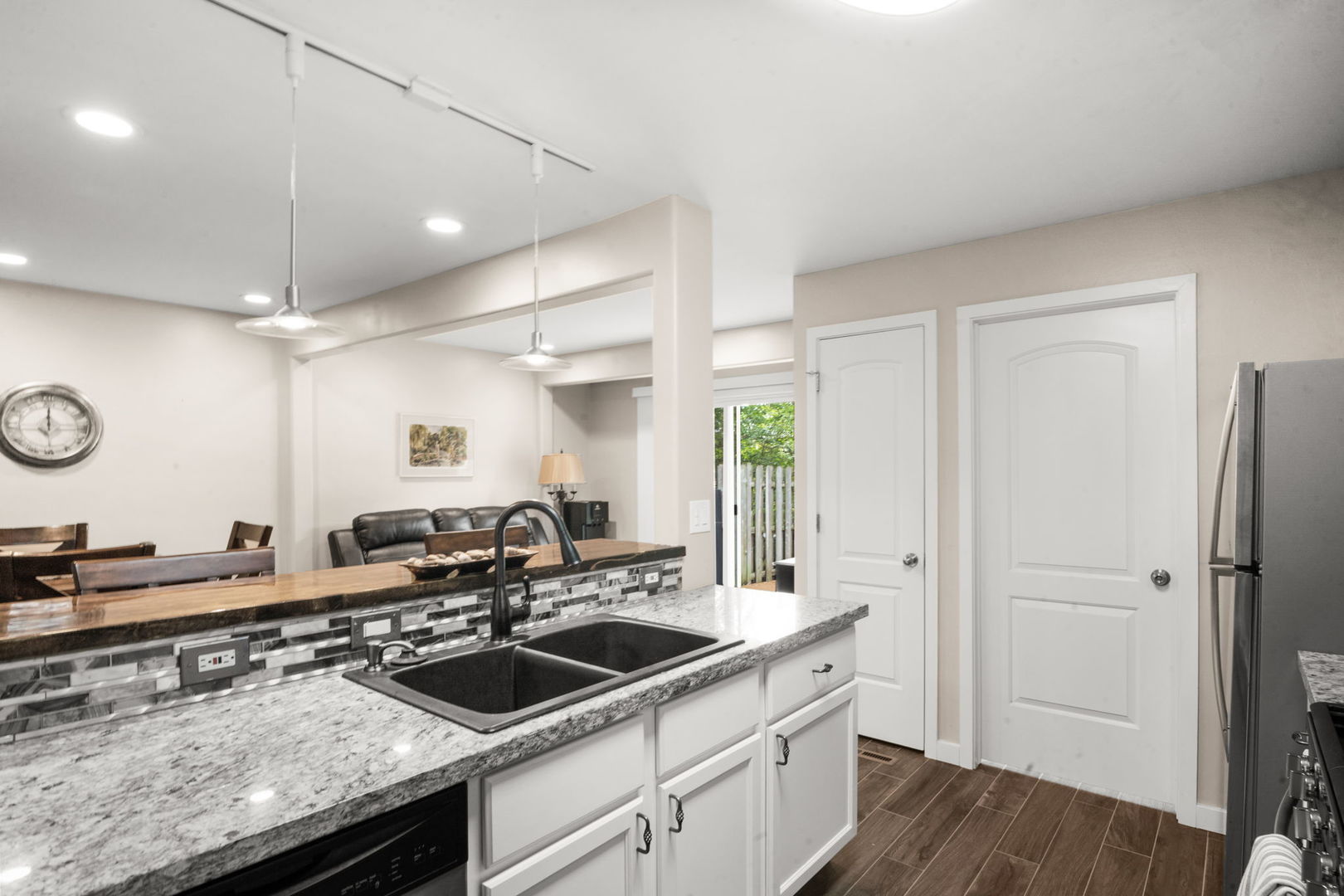 13 Dumbarton Oaks Place Property Photo 18