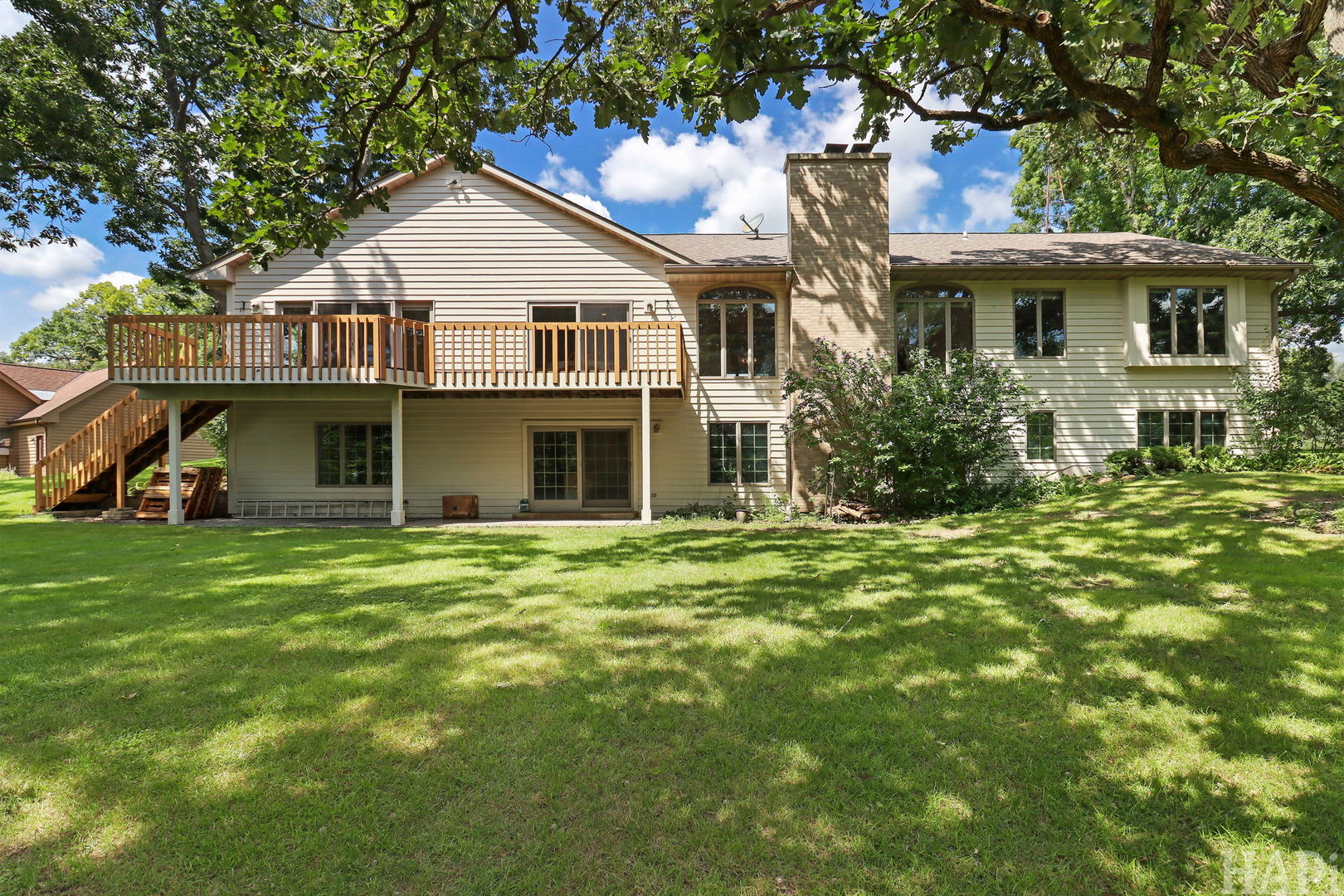 2215 N Elmkirk Park Property Photo 3