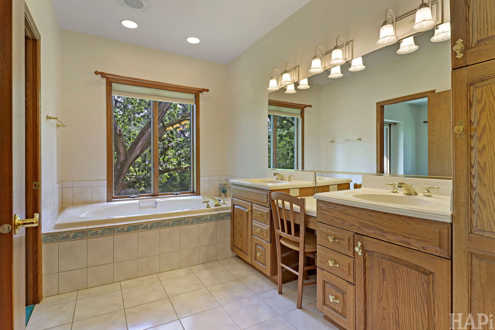 2215 N Elmkirk Park Property Photo 25