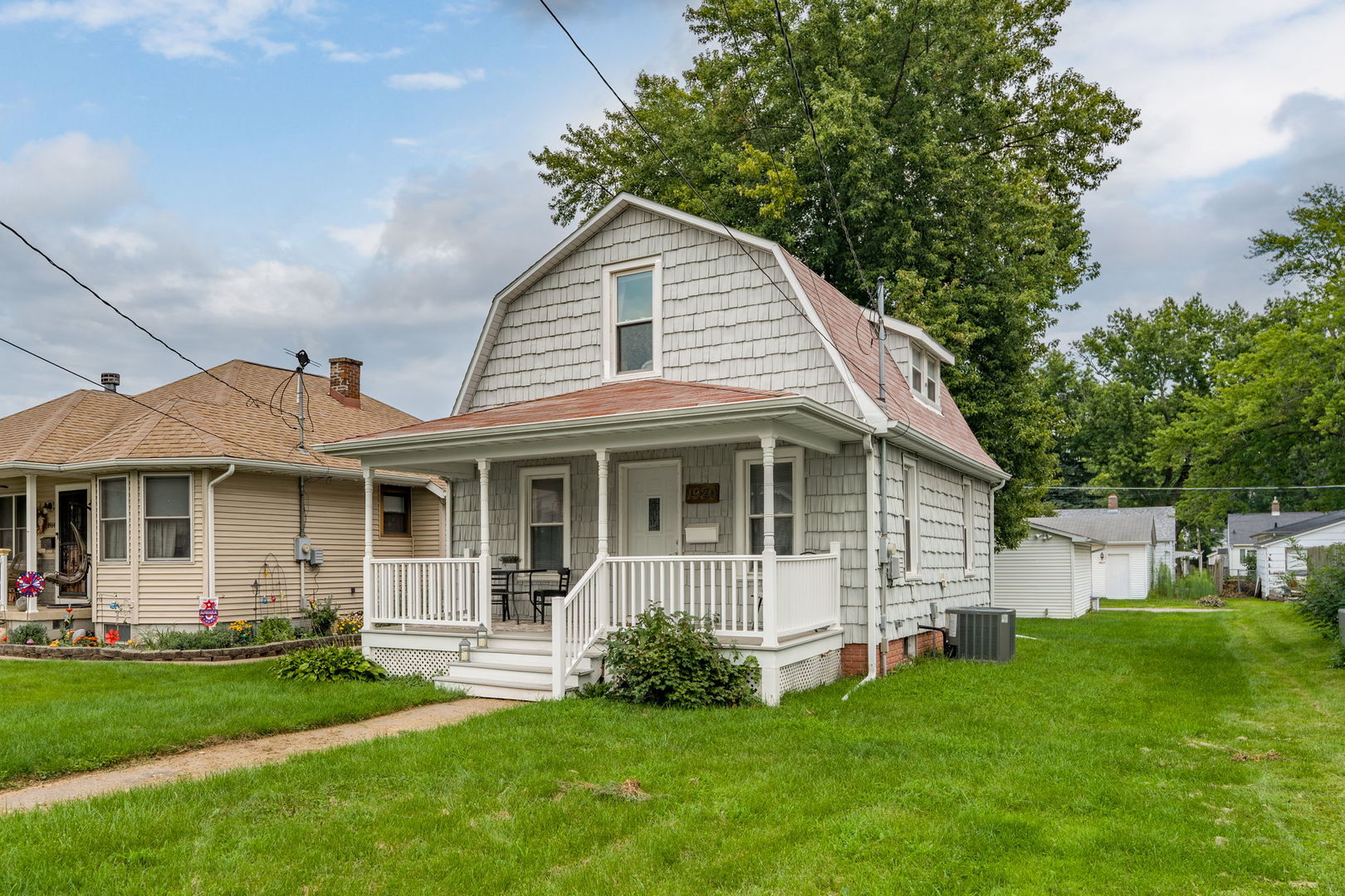 1920 32nd Street Property Photo 2