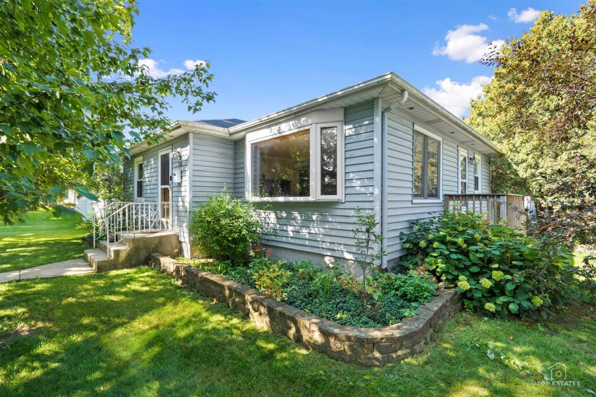 100 S Wisconsin Avenue Property Photo 2
